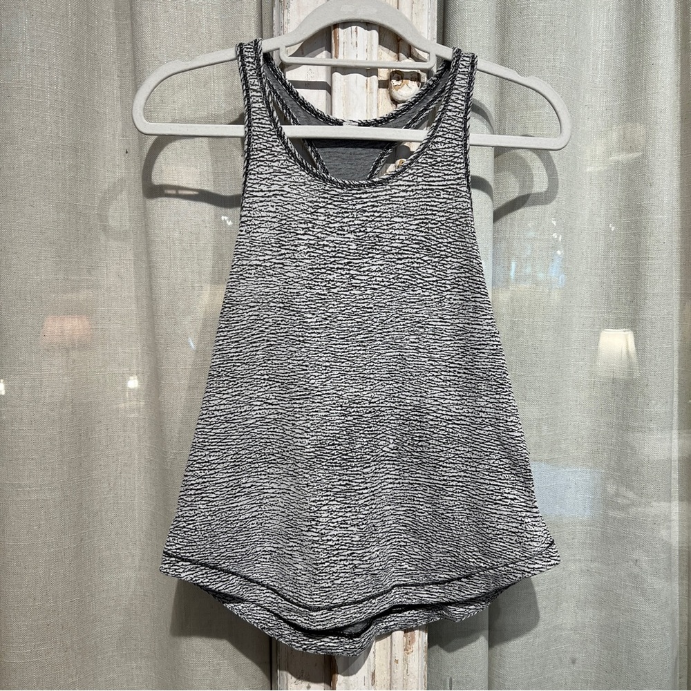 Lululemon Long Distance Tank - Picture 5 of 9
